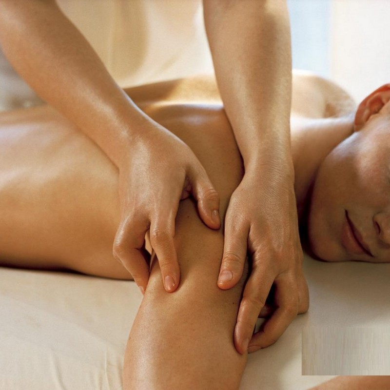 Massage thư giãn giúp mẹ sau sinh giảm cân nhanh