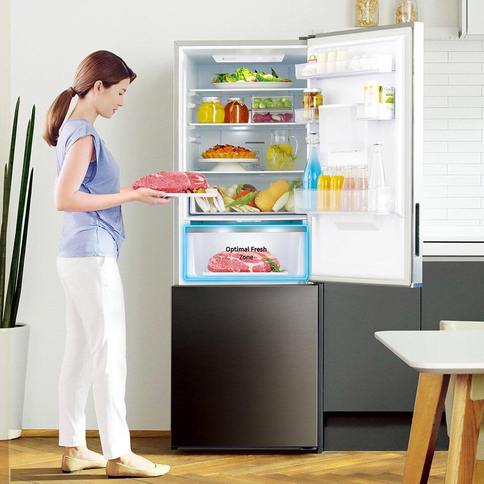 Giữ các thực phẩm khô ráo và không chứa nhiều nước trước khi cho vào tủ lạnh