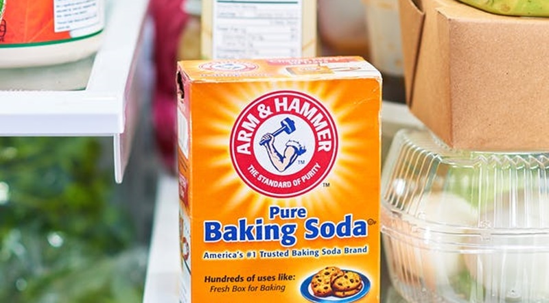 Baking Soda giúp sử sạch mọi mùi hôi bám trong tủ lạnh