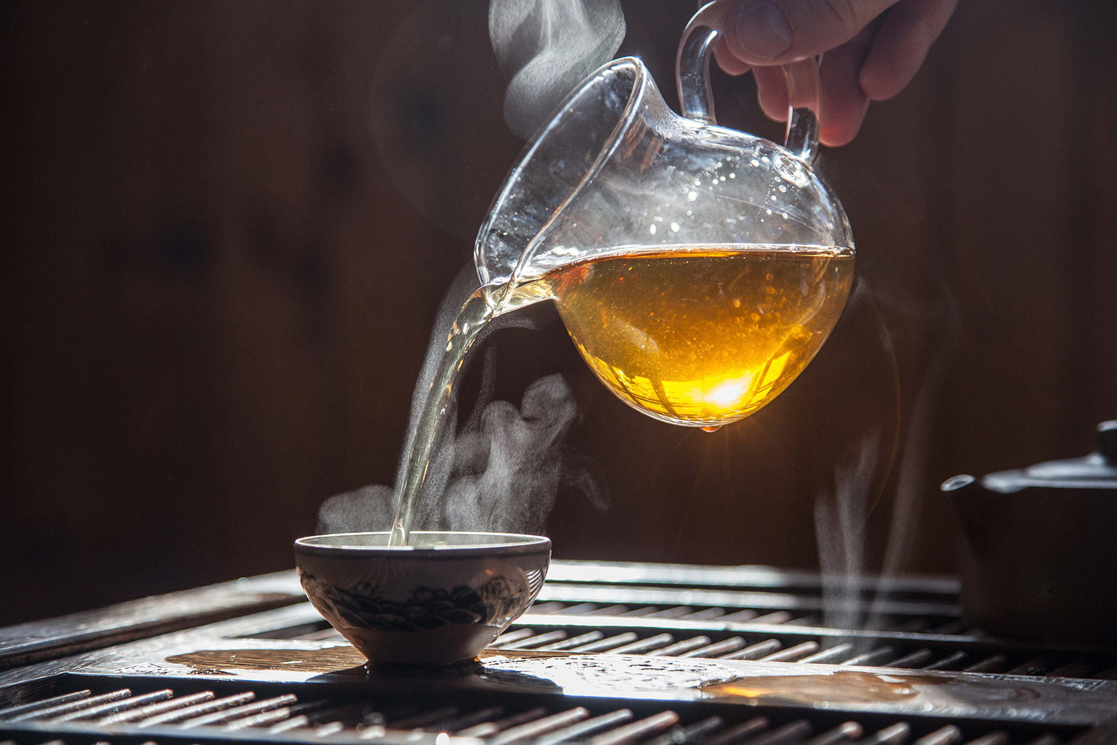 Một tách trà nóng mỗi sáng giúp cơ thể khỏe khoắn, đẩy lùi bệnh tật