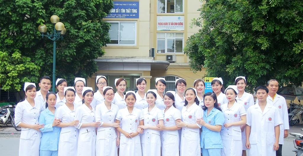 Nhân viên y tế tại phòng khám số 1 - Bệnh viện Đại học Y Hà Nội