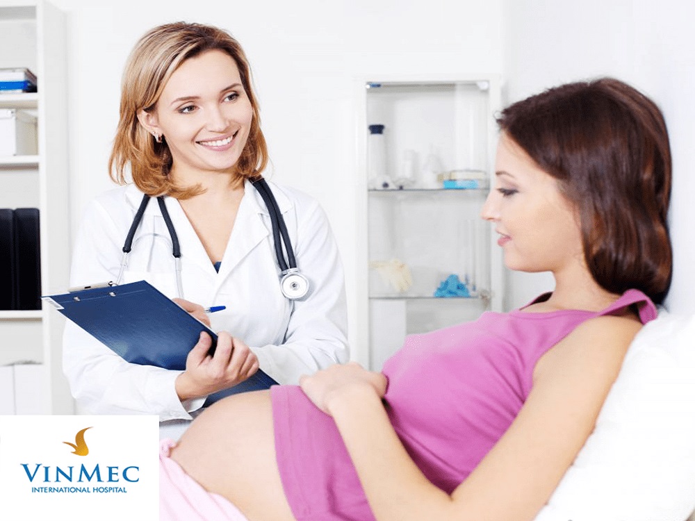 Ổn định tài chính và sử dụng bảo hiểm cho mẹ và bé là những việc cần chuẩn bị trước khi mang thai