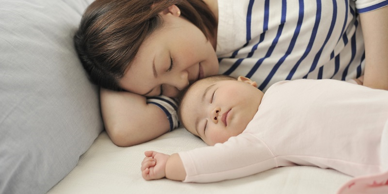 Mẹ sau sinh cần có chế độ ngủ nghỉ hợp lý, ngủ ngon, sâu giấc 