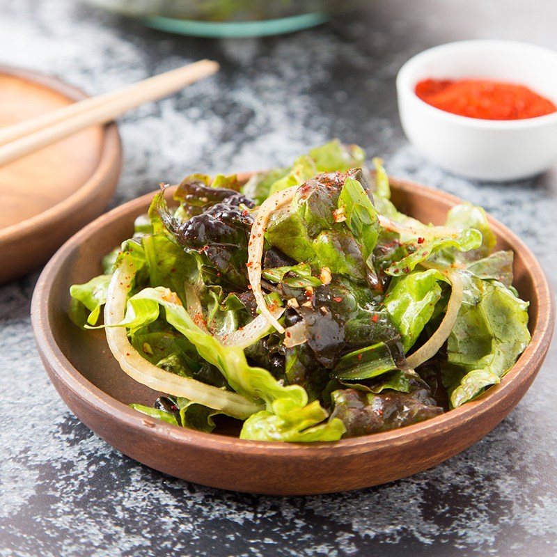 Người Hàn Quốc thường thêm một chút dầu oliu vào món salad