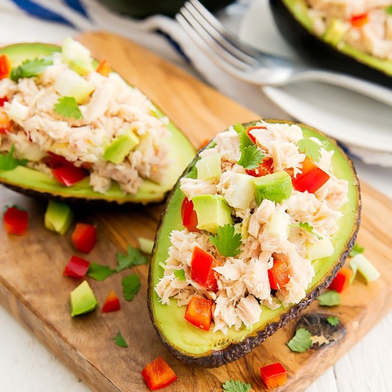 Salad cá ngừ bơ là món ăn salad quen thuộc trong nhiều nhà hàng cao cấp