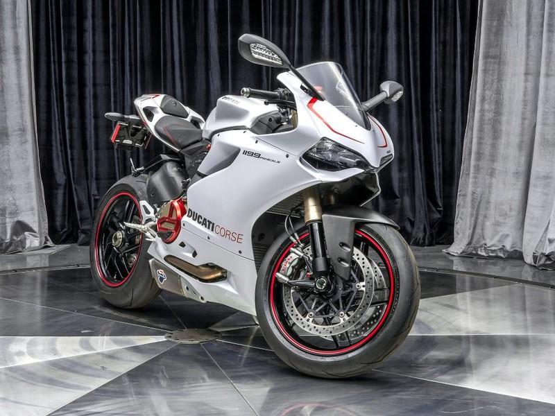 Ducati sở hữu phong cách thiết kế hầm hố, thể thao