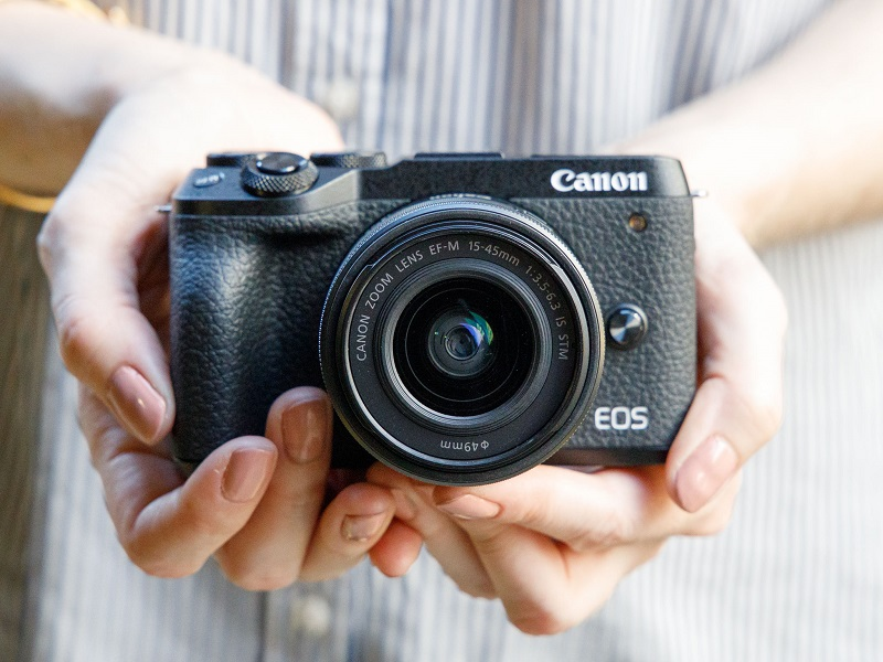 Mirrorless Canon EOS M6