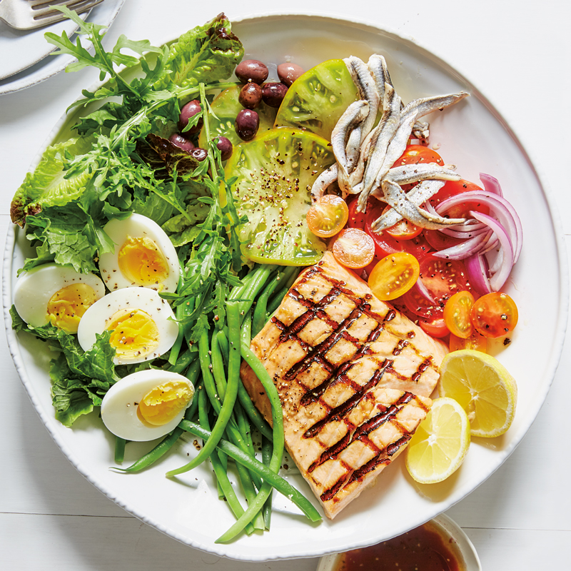 Salad cá ngừ thơm ngon giàu dinh dưỡng, tốt cho người đang giảm cân