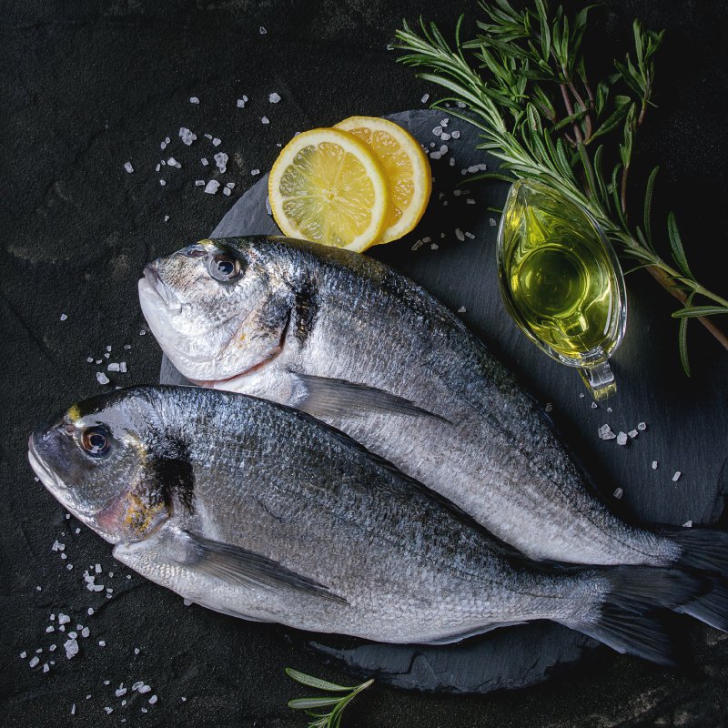 Thịt nạc và các loại cá có dầu là nguồn cung canxi cần thiết trong bữa ăn 