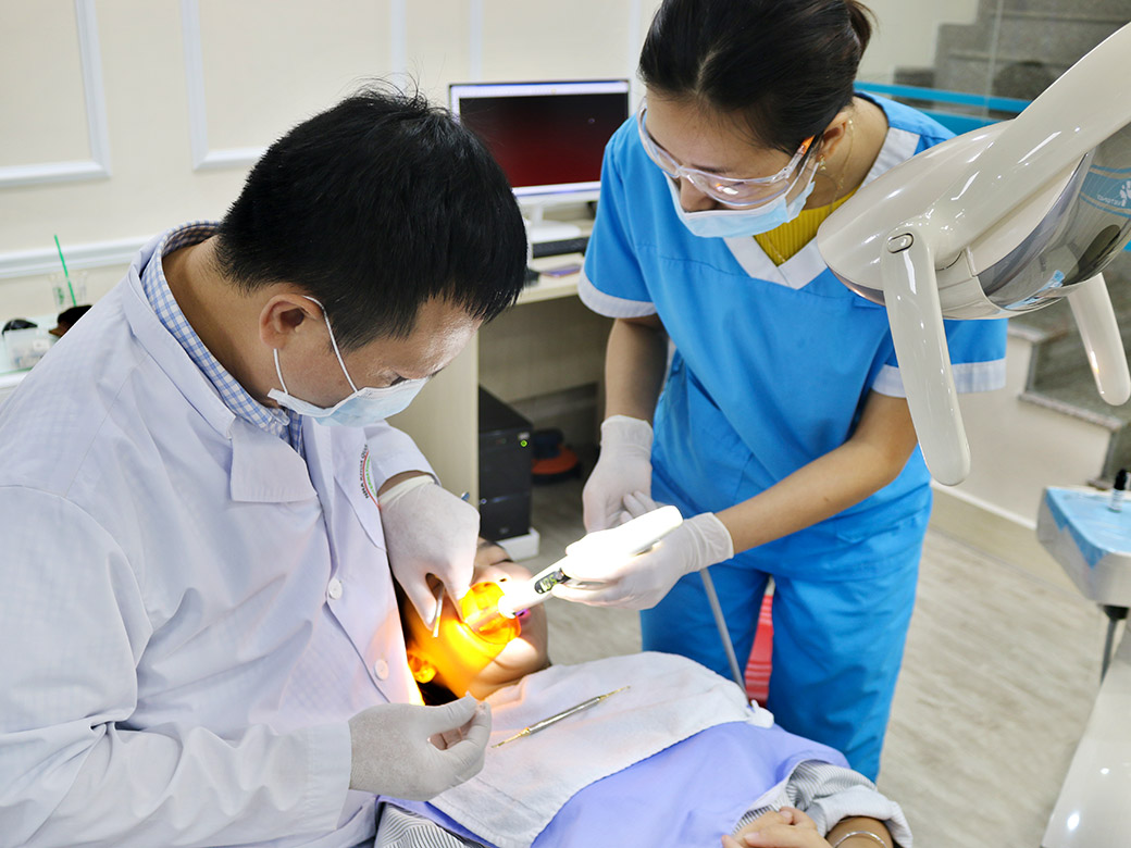 Lấy cao răng tại nha khoa quốc tế Việt Sing