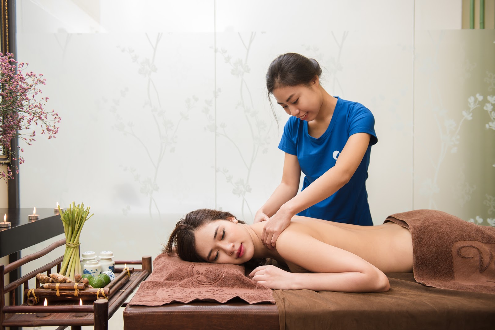 Massage cho mẹ sau sinh Vietcare giúp lấy lại cơ thể thon gọn