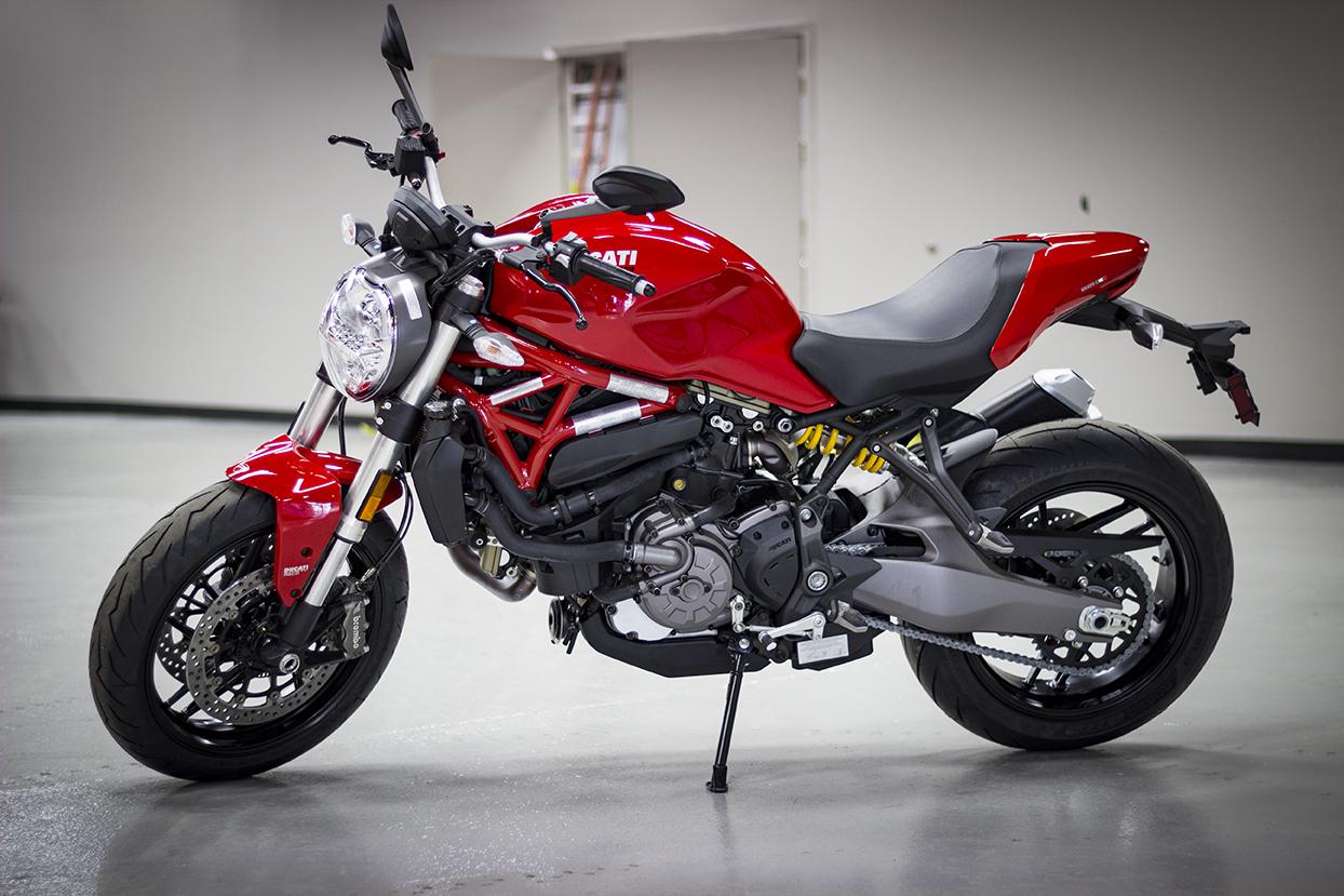 Dòng Ducati Monster 821 khỏe khoắn từ kiểu dáng cho đến động cơ