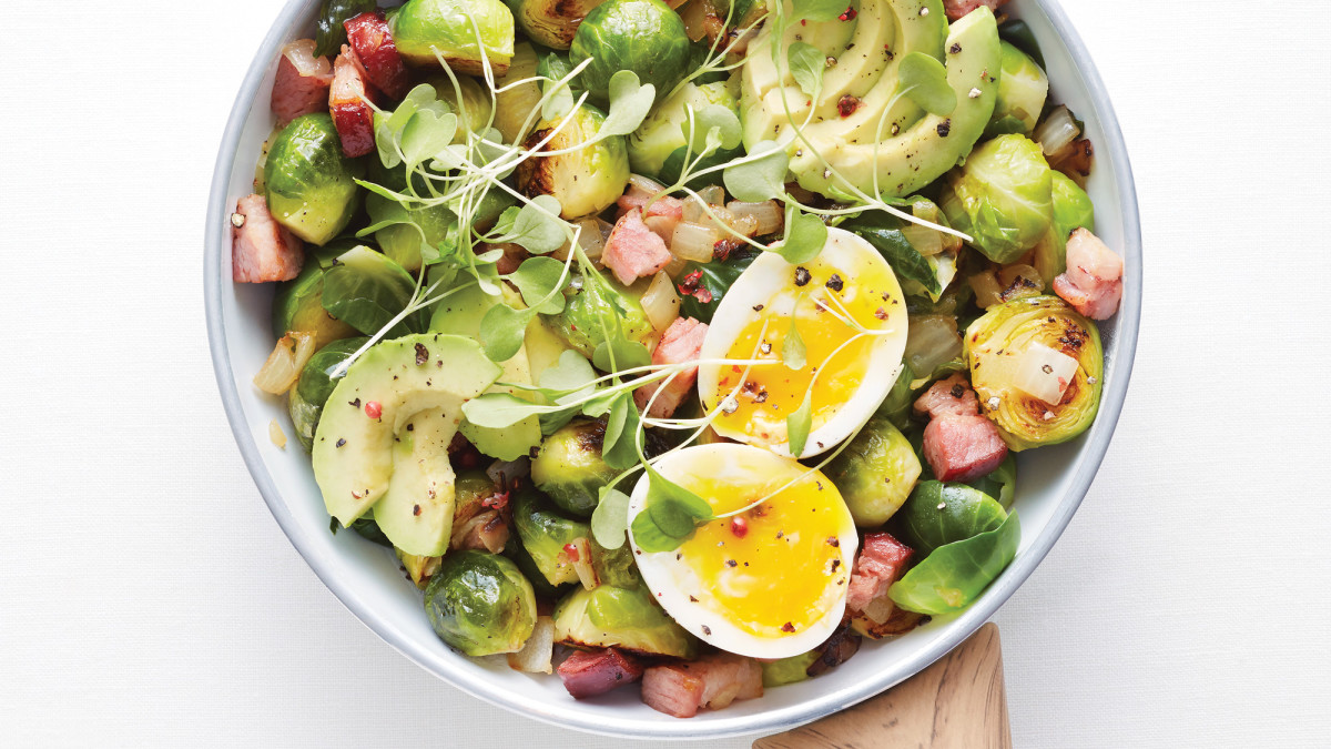 Món ăn trứng giảm cân với Salad Sprout Brussels