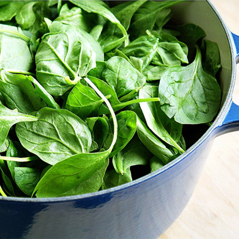 Thay vì băn khoăn ăn rau gì hạ huyết áp, hãy bổ sung ngay rau bina trong bữa ăn (