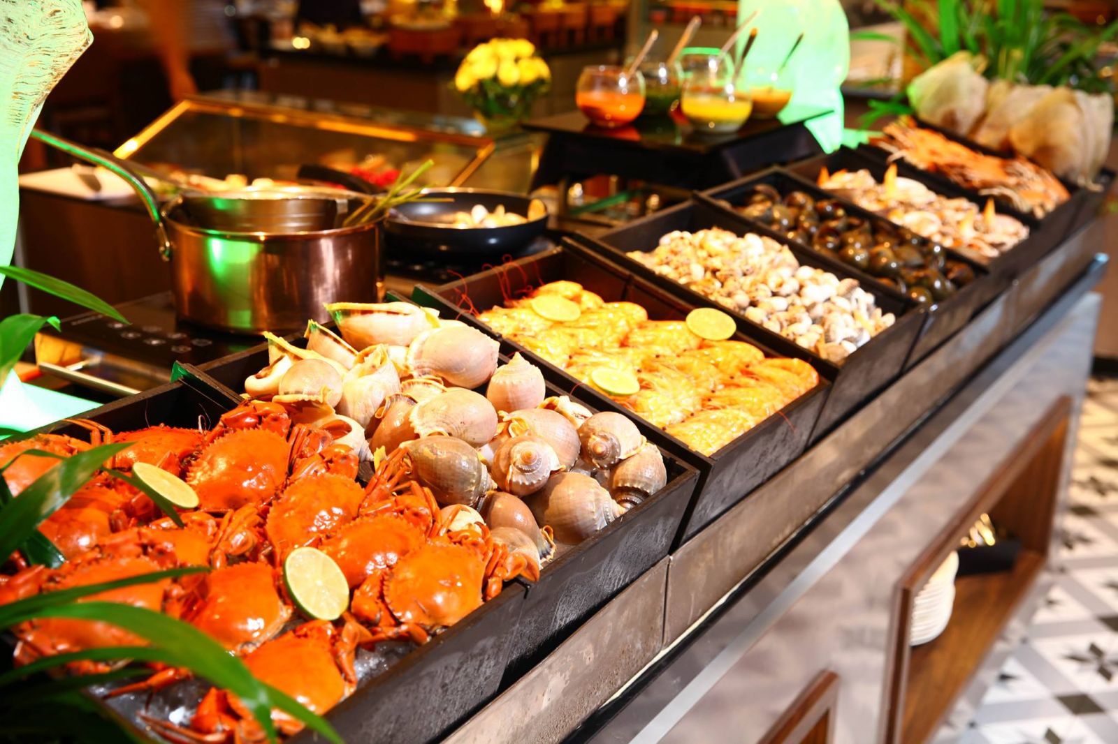 Nhà hàng buffet hải sản Hương Sen với nhiều món hải sản hấp dẫn