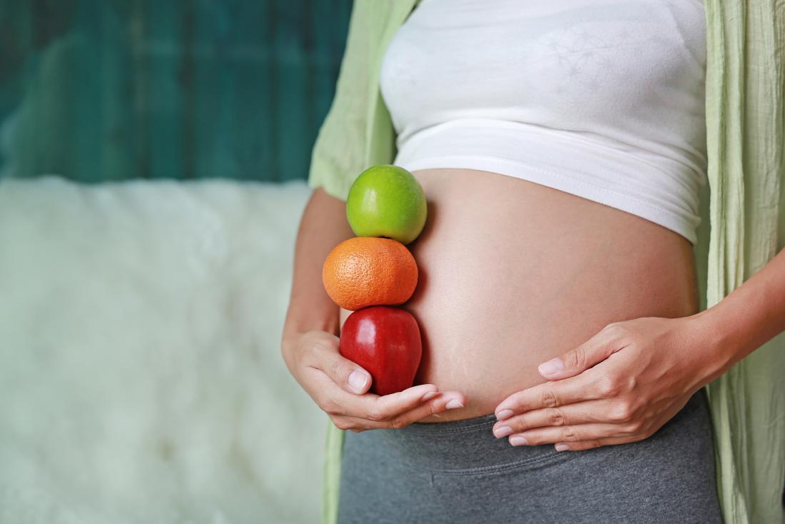 Hoa quả tươi nguyên chất là lựa chọn tốt nhất cho các bữa ăn phụ trong giai đoạn mang thai