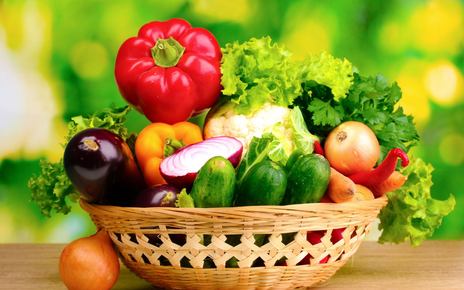 Lượng lớn vitamin và khoáng chất chứa trong rau củ và trái cây tươi
