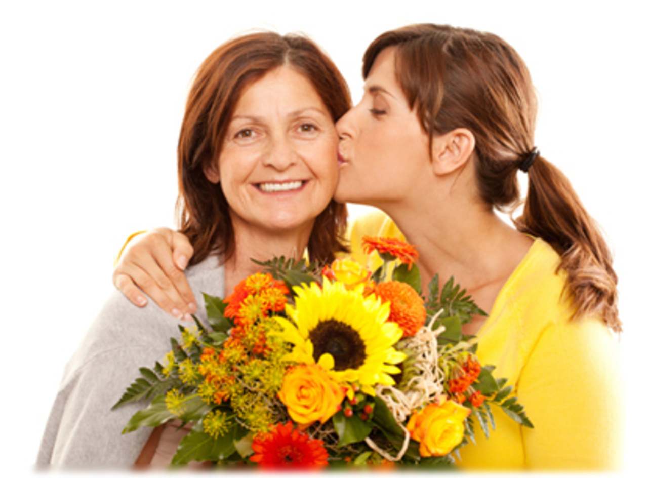 Một bó hoa tươi và lời chúc chân thành từ bạn luôn là món quà đơn giản mà mẹ thích nhất