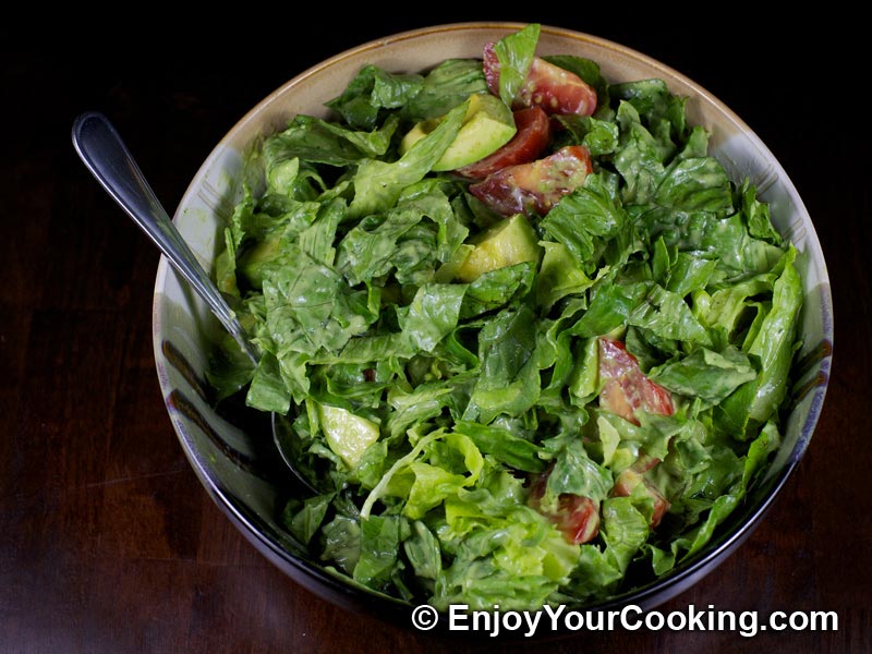 Đĩa Salad bơ cà chua thanh mát, béo ngậy sẽ giúp bạn giải tỏa nhiệt cho những ngày hè oi bức