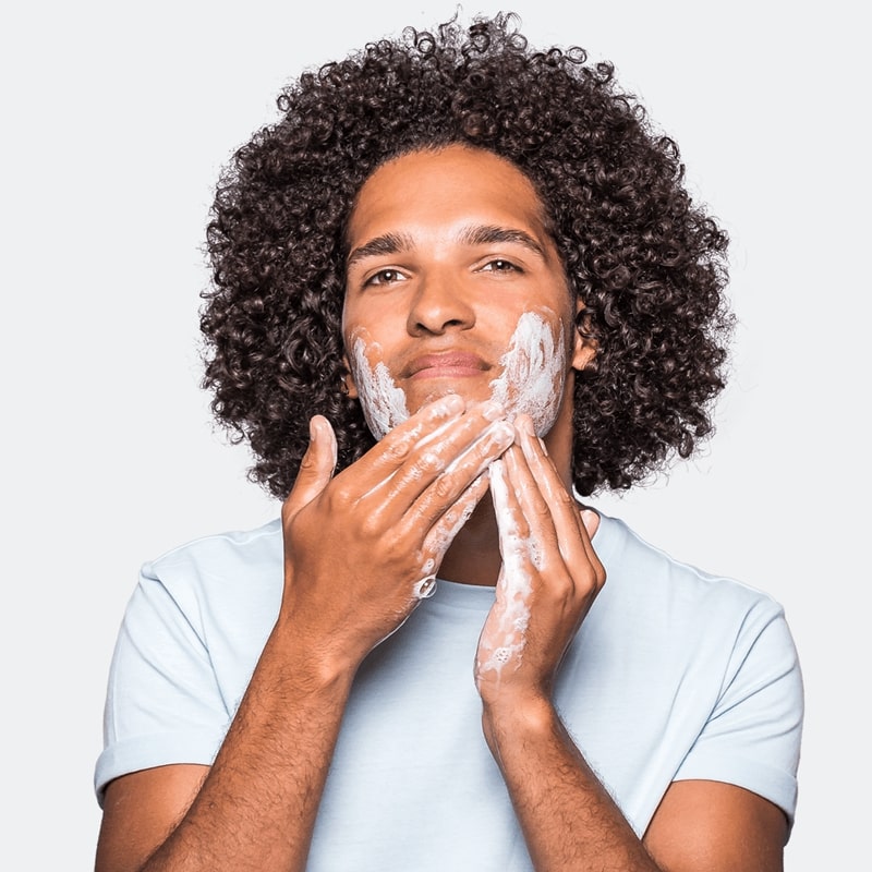 Bạn nên rửa mặt thật sạch trước và sau khi đắp mặt nạ rau má