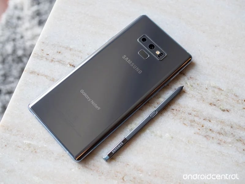 Samsung Galaxy Note có thể được kiểm tra độ chính hãng bằng cách test hình thức bên ngoài máy