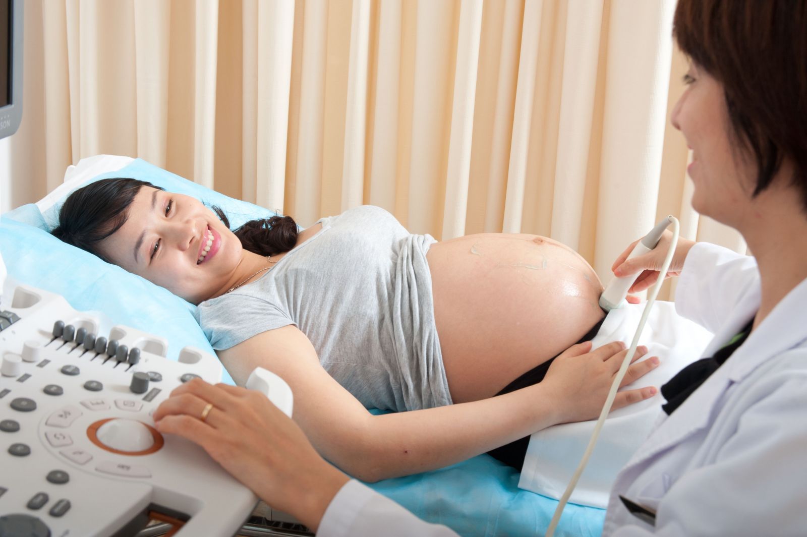 Sản phụ cần phải thường xuyên thăm khám thai sản định kỳ trước khi thực hiện sinh mổ lần 4
