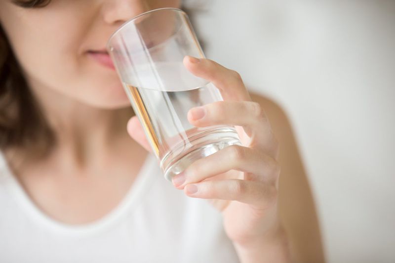 Uống nhiều nước hỗ trợ điều trị bệnh chóng hồi phục hơn