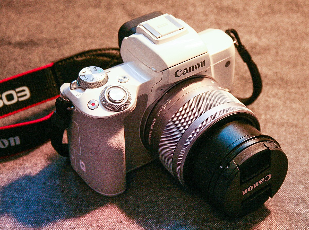 Canon M50 và 800D đều có những tính năng ưu Việt 