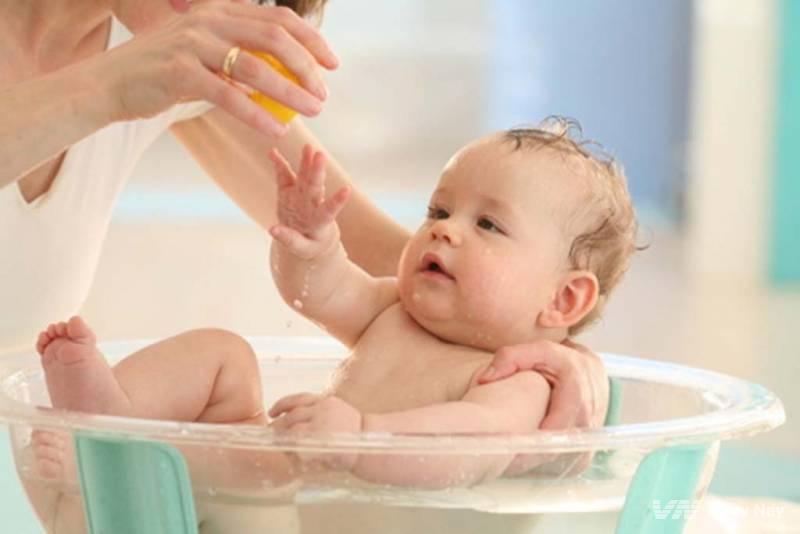 Tắm gừng cho trẻ là cách trị cảm lạnh hiệu quả
