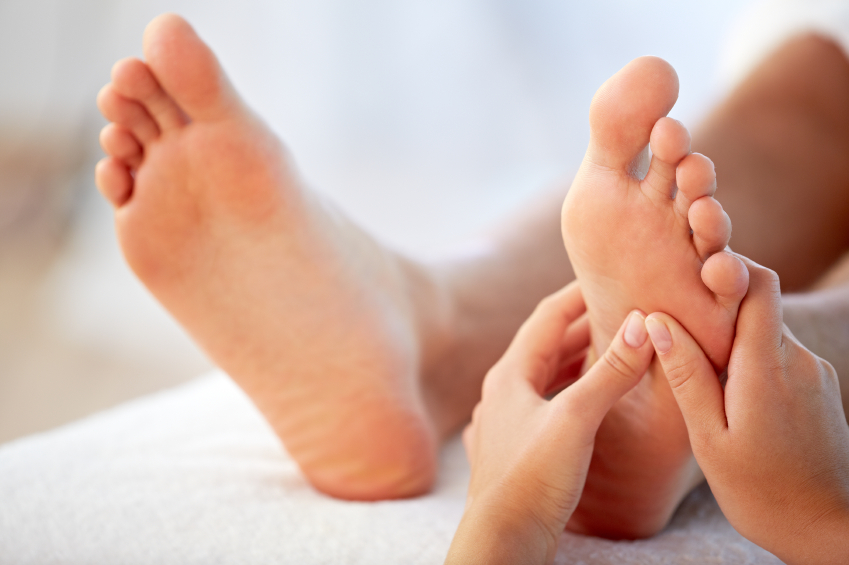 Bàn chân nên được massage để lưu thông khí huyết và giảm căng thẳng