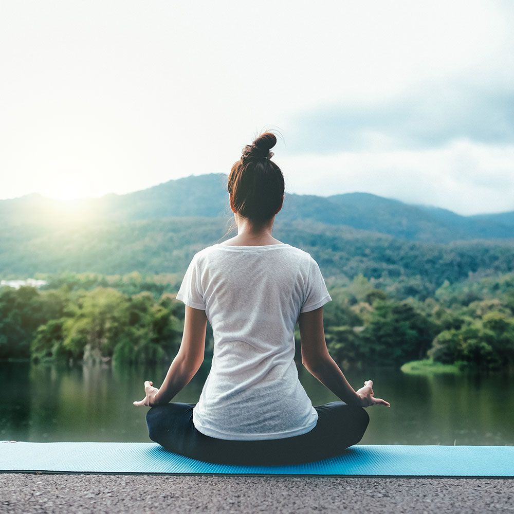 Tập yoga giúp cơ thể thoải mái, thư giãn và giảm bớt căng thẳng