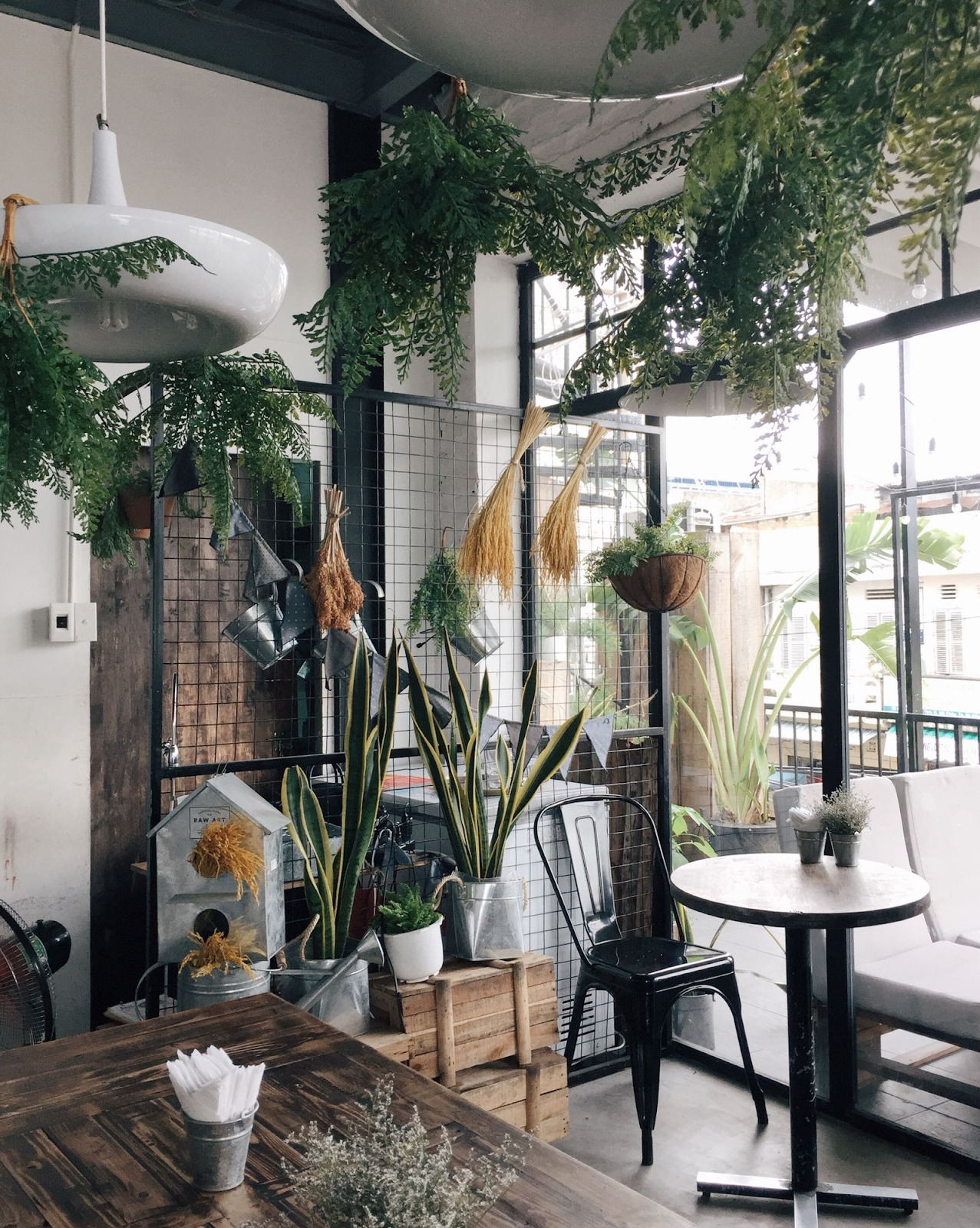 Aroi Dessert Cafe có không gian sang chảnh hiện đại