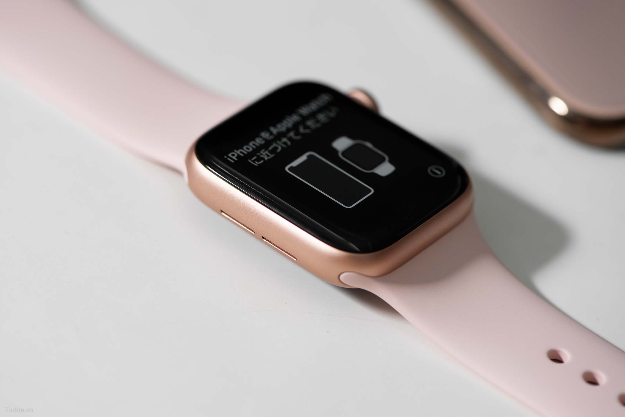 Đồng hồ Apple Watch 4 màu vàng hồng nữ tính
