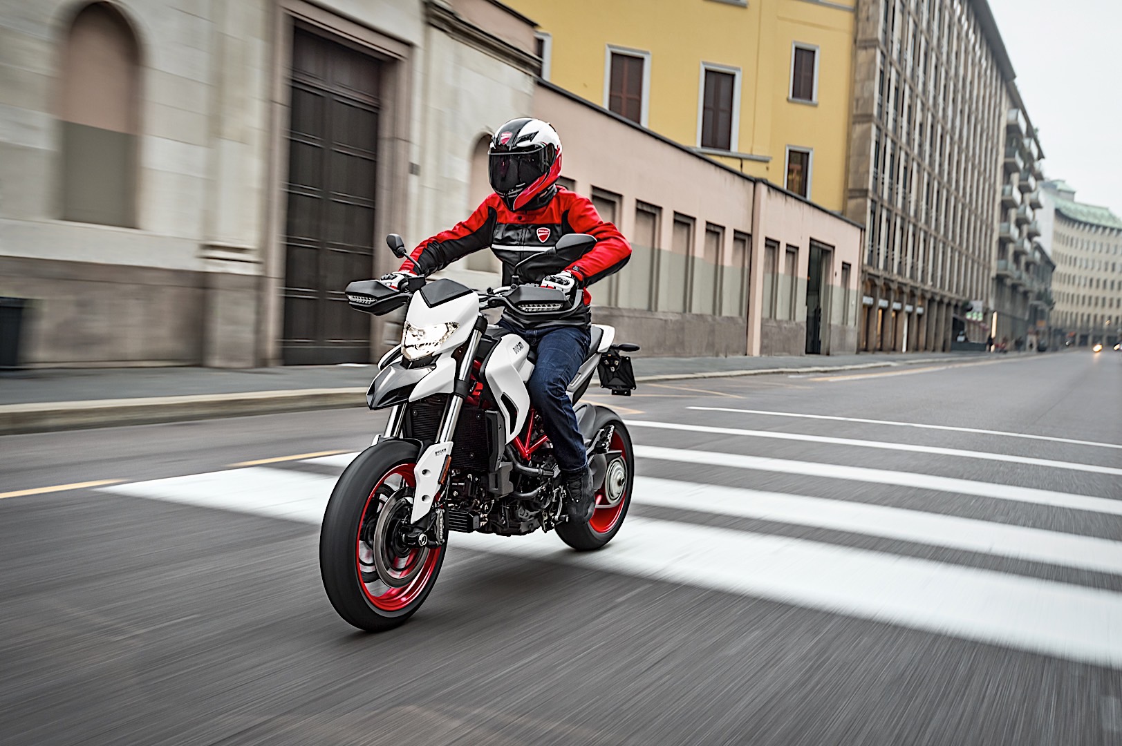 Ducati Hypermotard, dòng xe được sử dụng phổ biến trên đường phố