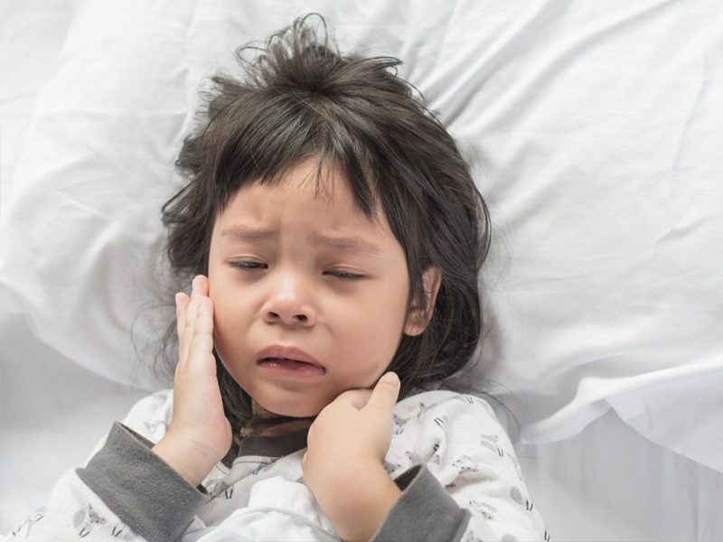 Bệnh khiến bé ốm sốt, quấy khóc khiến bố mẹ càng thêm lo lắng
