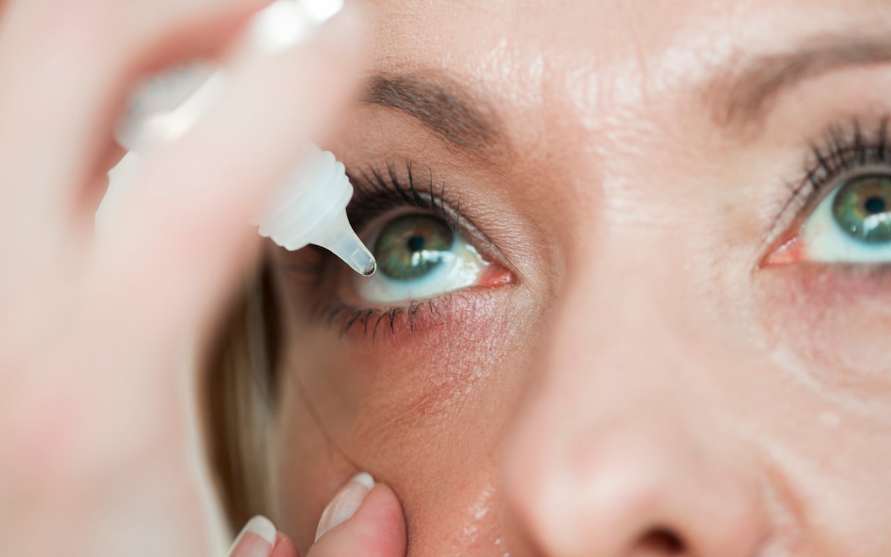 Thường xuyên gặp các vấn đề về mắt cũng khiến bệnh dễ tiến triển hơn