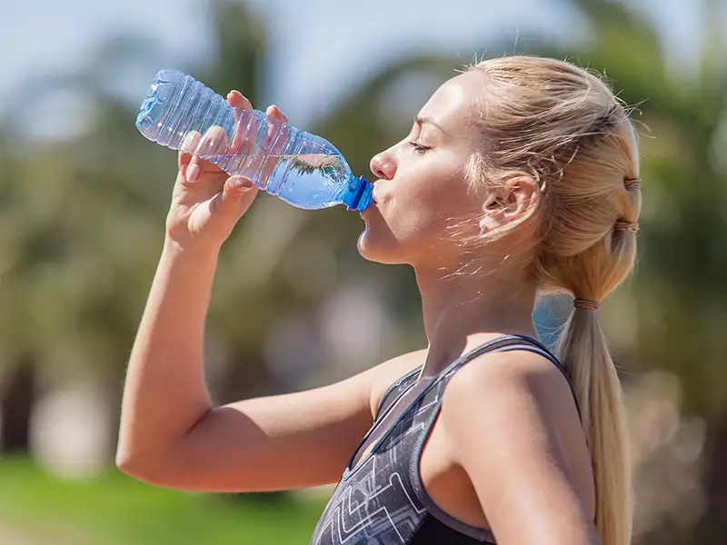 Uống nước giúp phòng ngừa sỏi thận