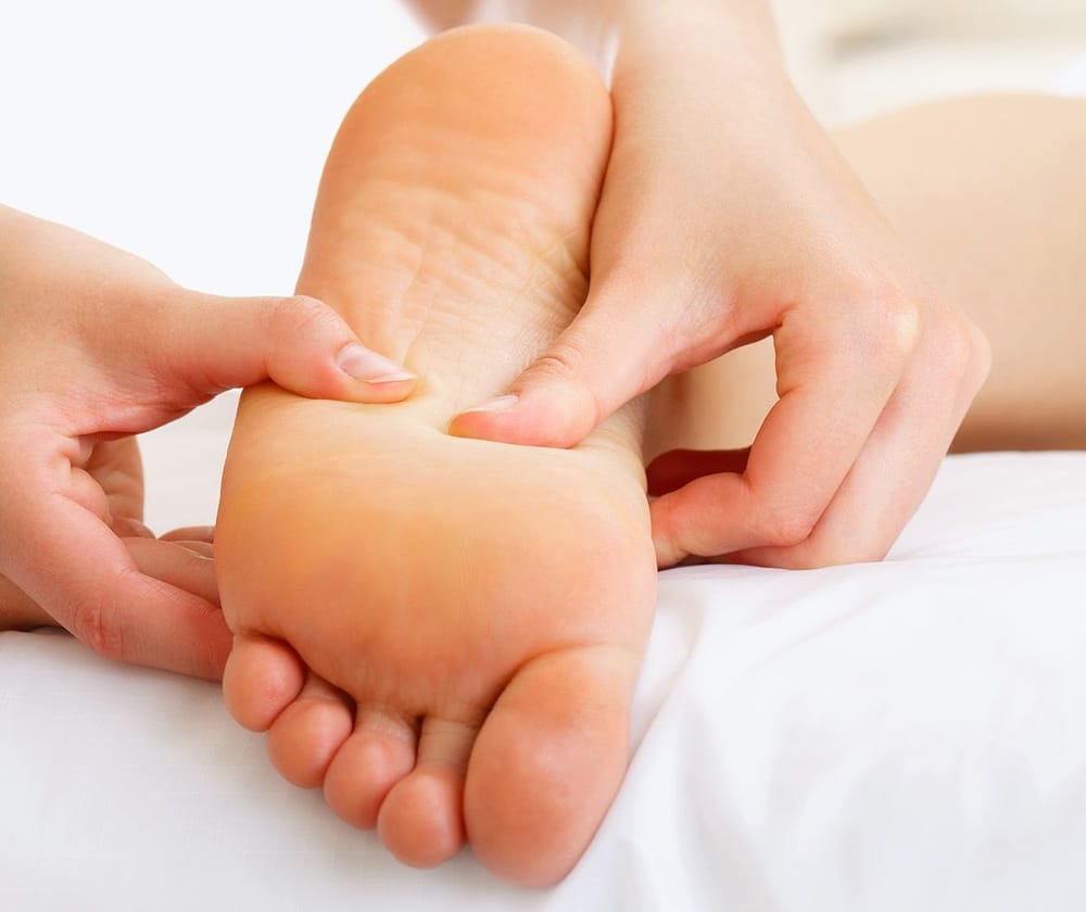 Chăm sóc đôi bàn chân cho người đái tháo đường típ 2 