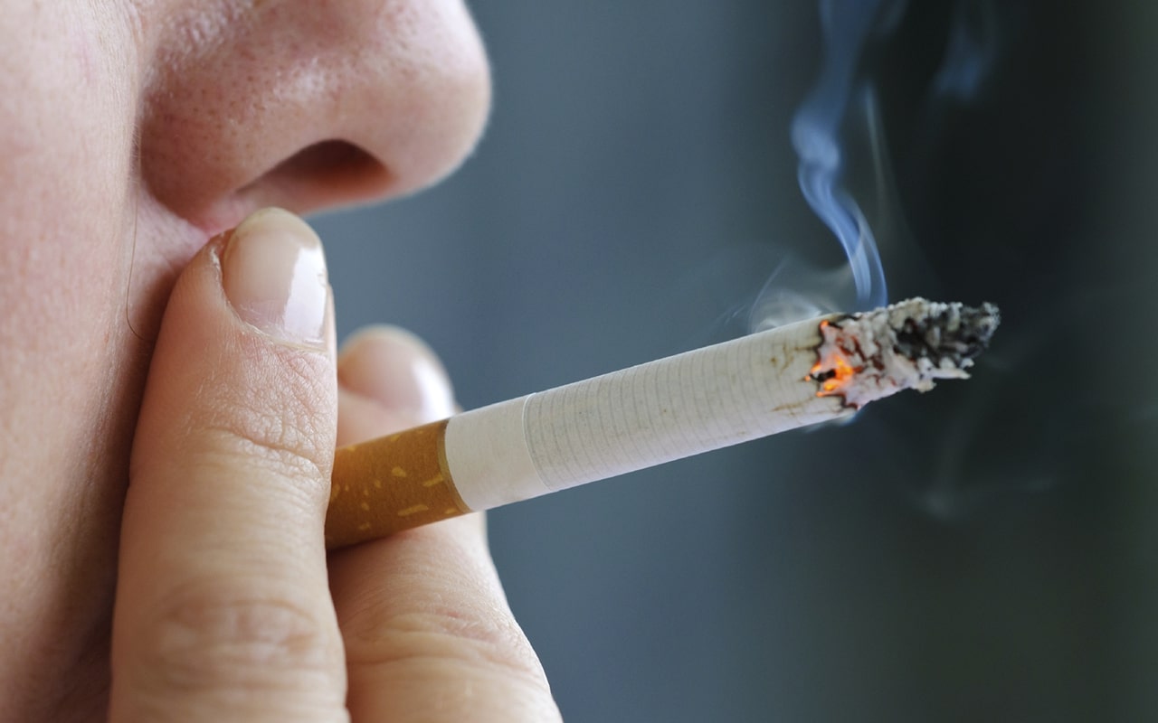 Hút thuốc lá sẽ làm tăng nguy cơ mắc ung thư tuyến giáp
