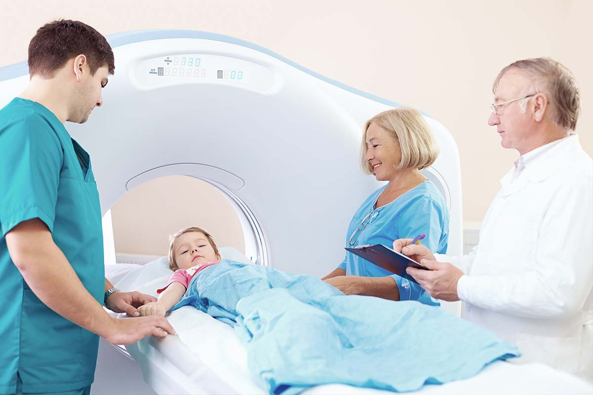 Chụp cộng hưởng từ MRI cho trẻ để phát hiện các bệnh về xương khớp rõ ràng