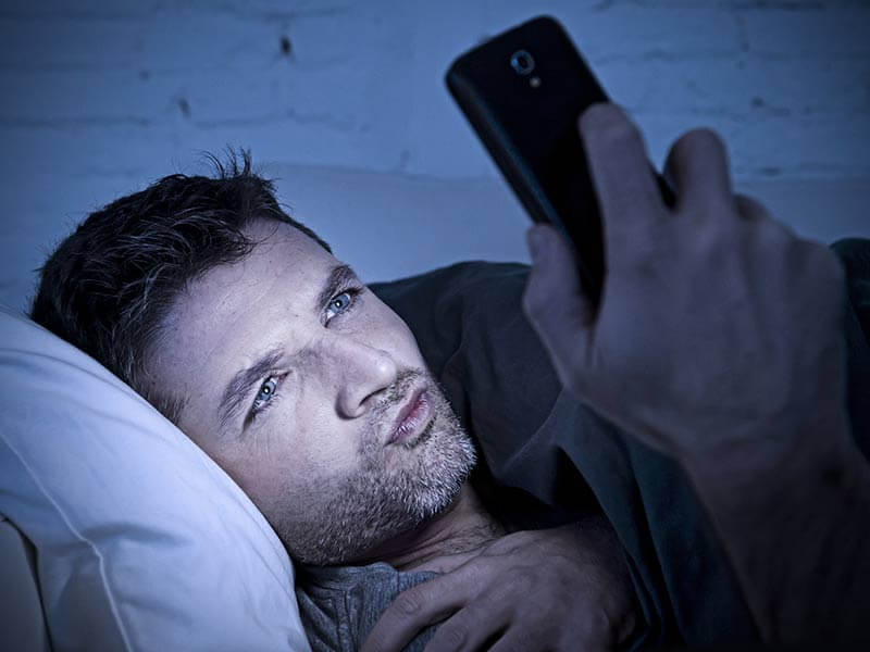 Thức khuya không ngủ sớm cũng là một nguyên nhân của bệnh xơ gan 
