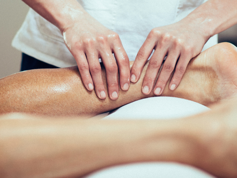 Massage chân giúp phục hồi nhanh chóng sau khi bị căng cơ