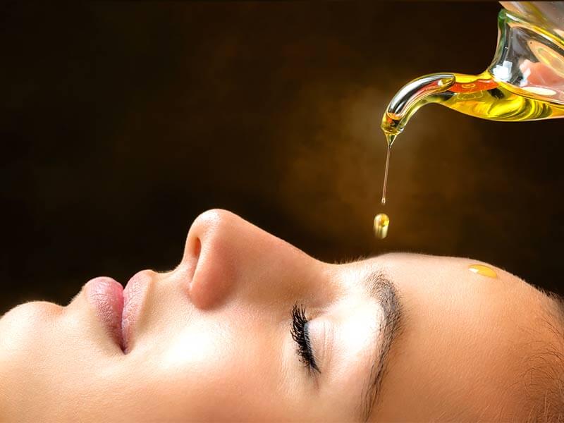 Bạn có thể sử dụng dầu hướng dương để massage thư giãn, dưỡng da