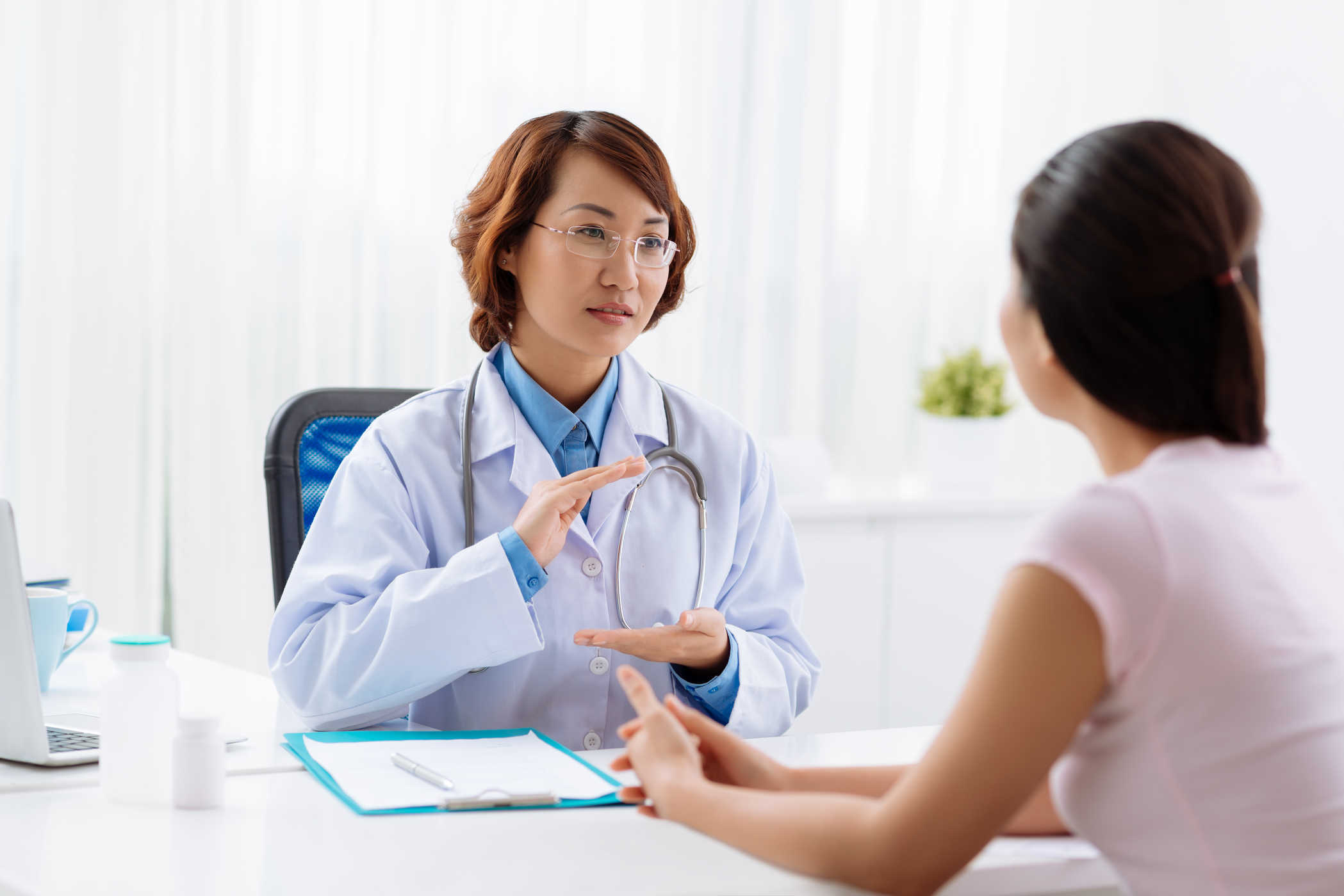 Sản phụ cần đến bác sĩ để kiểm tra sức khỏe để tránh đờ tử cung sau sinh 