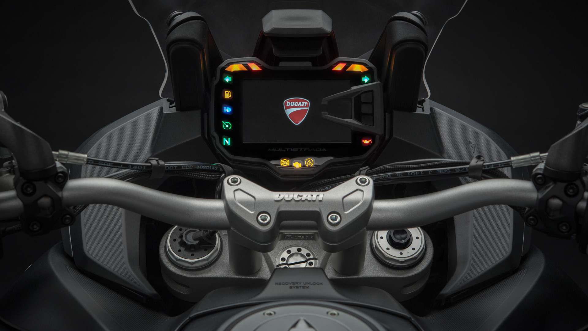 Cận cảnh đầu lái xe moto Multistrada 1260 tích hợp nhiều công nghệ mới cùng thiết kế cực thông minh 