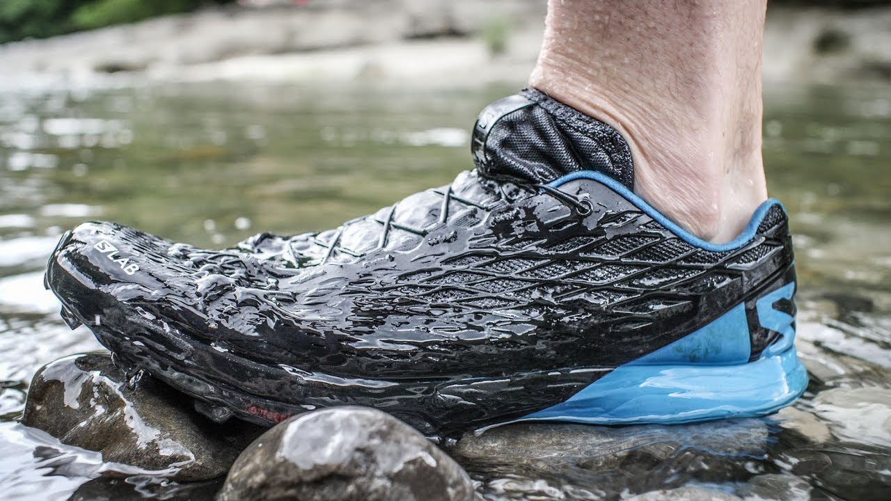 Đôi giày Salomon có thể thoải mái đi trên mọi địa hình bùn lầy, băng tuyết
