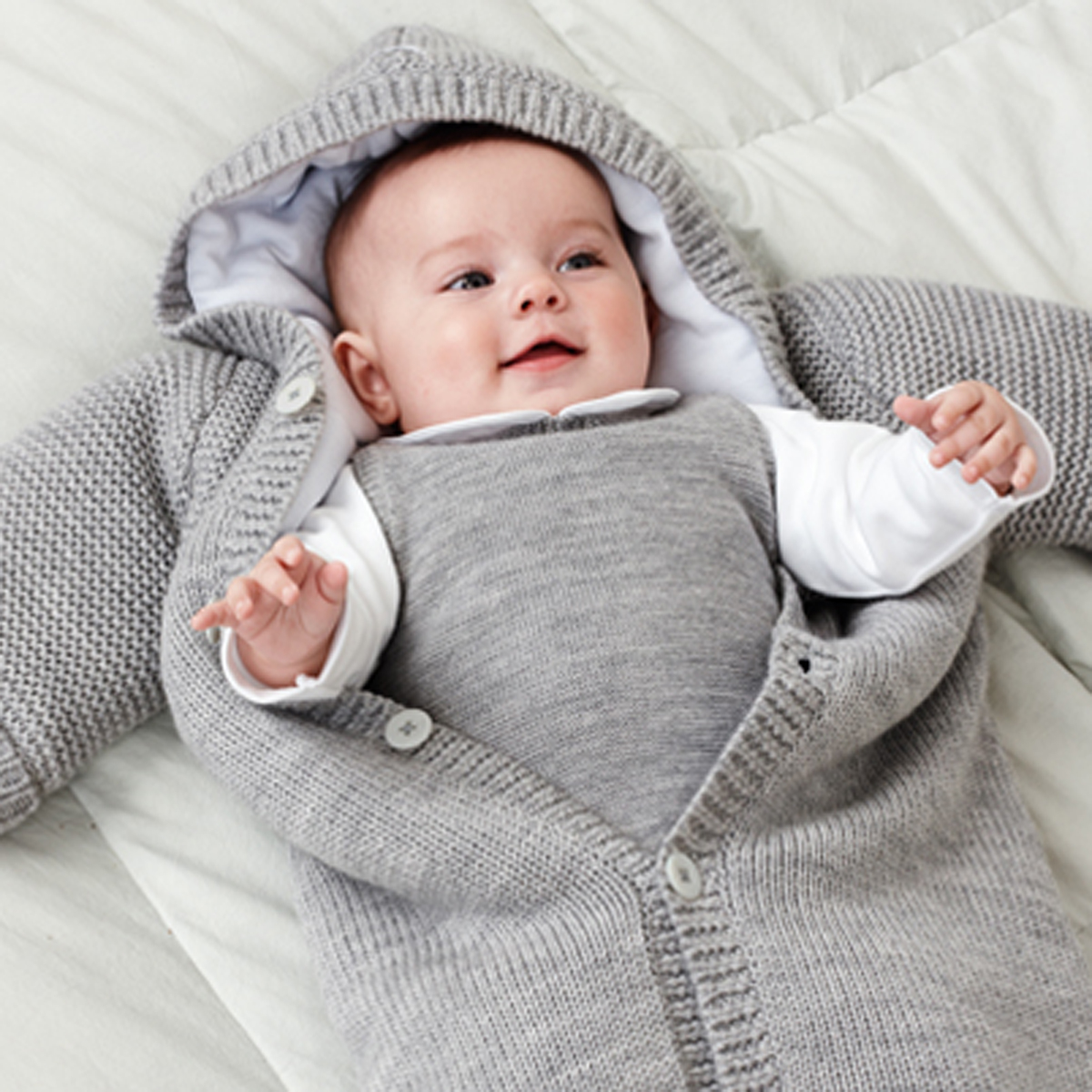 Áo dài tay cho bé vào mùa đông sẽ giúp trẻ được ấm áp hơn