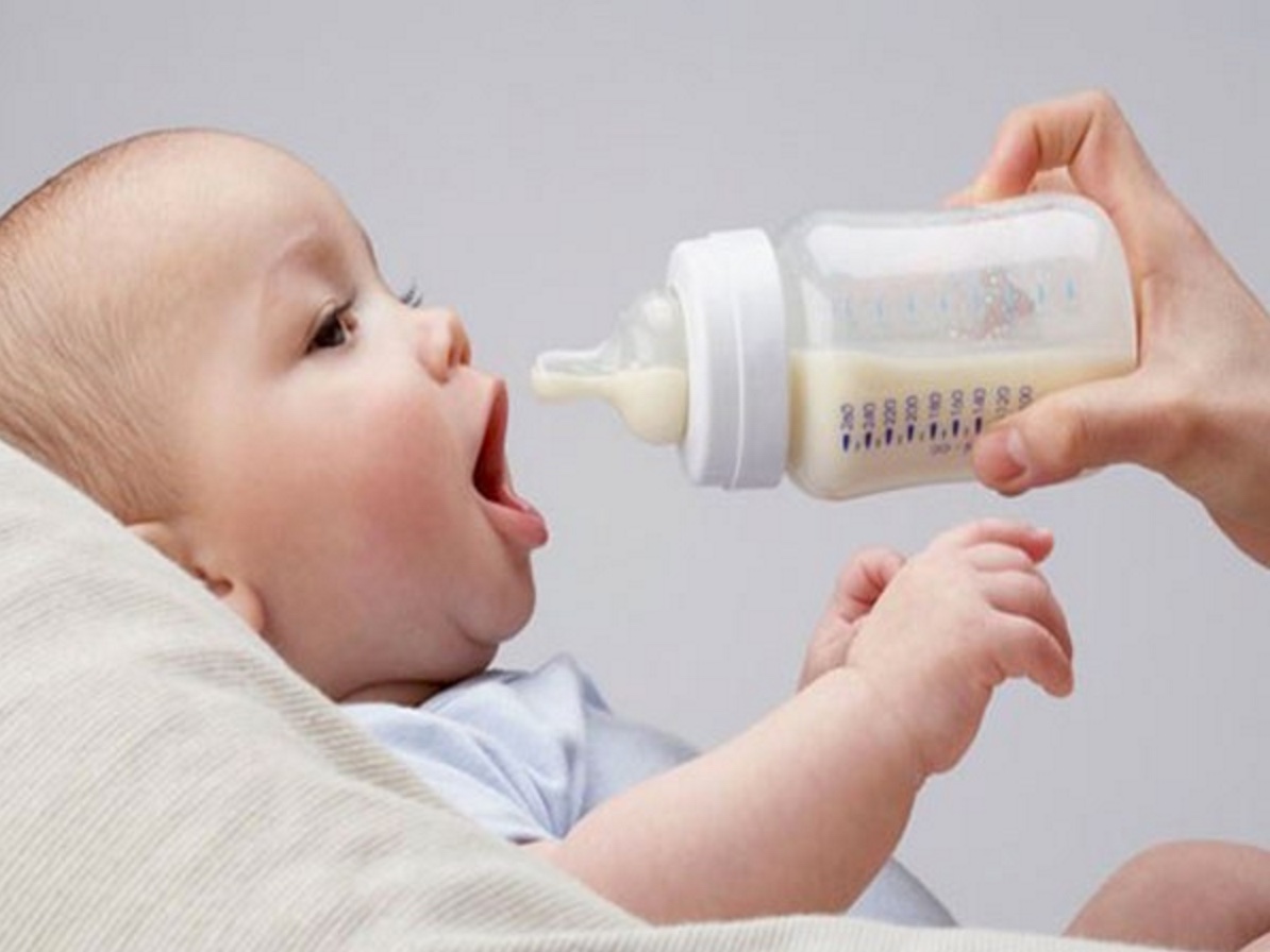 Sử dụng sản phẩm đựng sữa chính hãng để giữ nguyên chất lượng sữa 