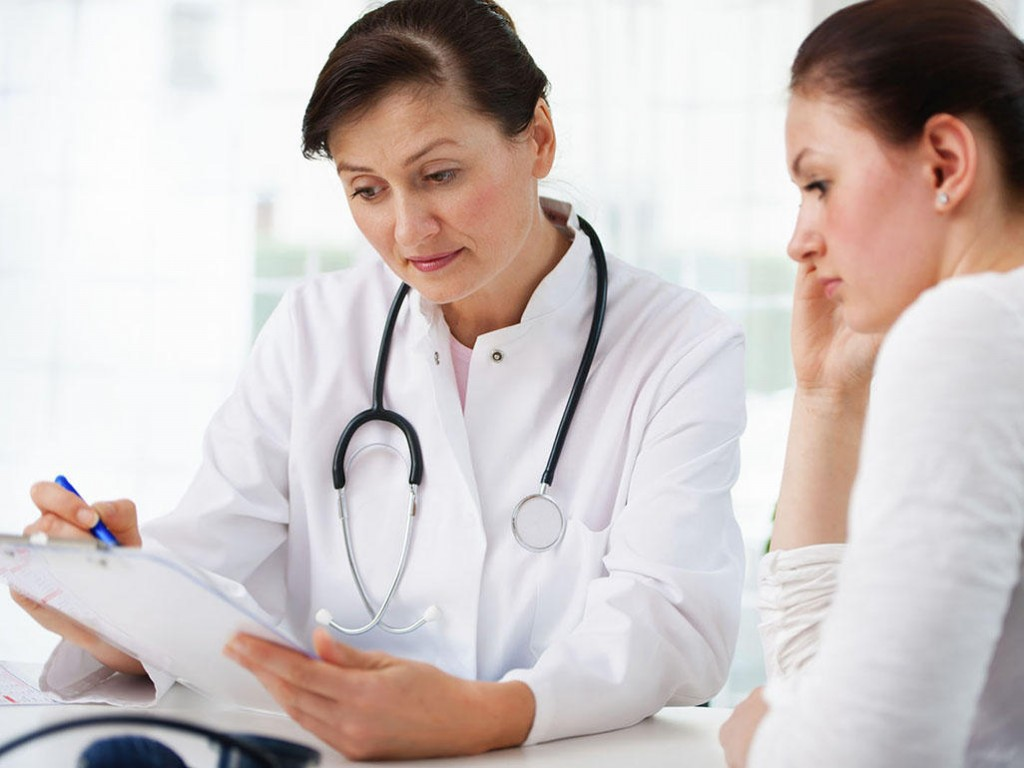 Bạn hãy thăm khám bác sĩ để biết nguyên nhân và cách điều trị hở eo cổ tử cung 