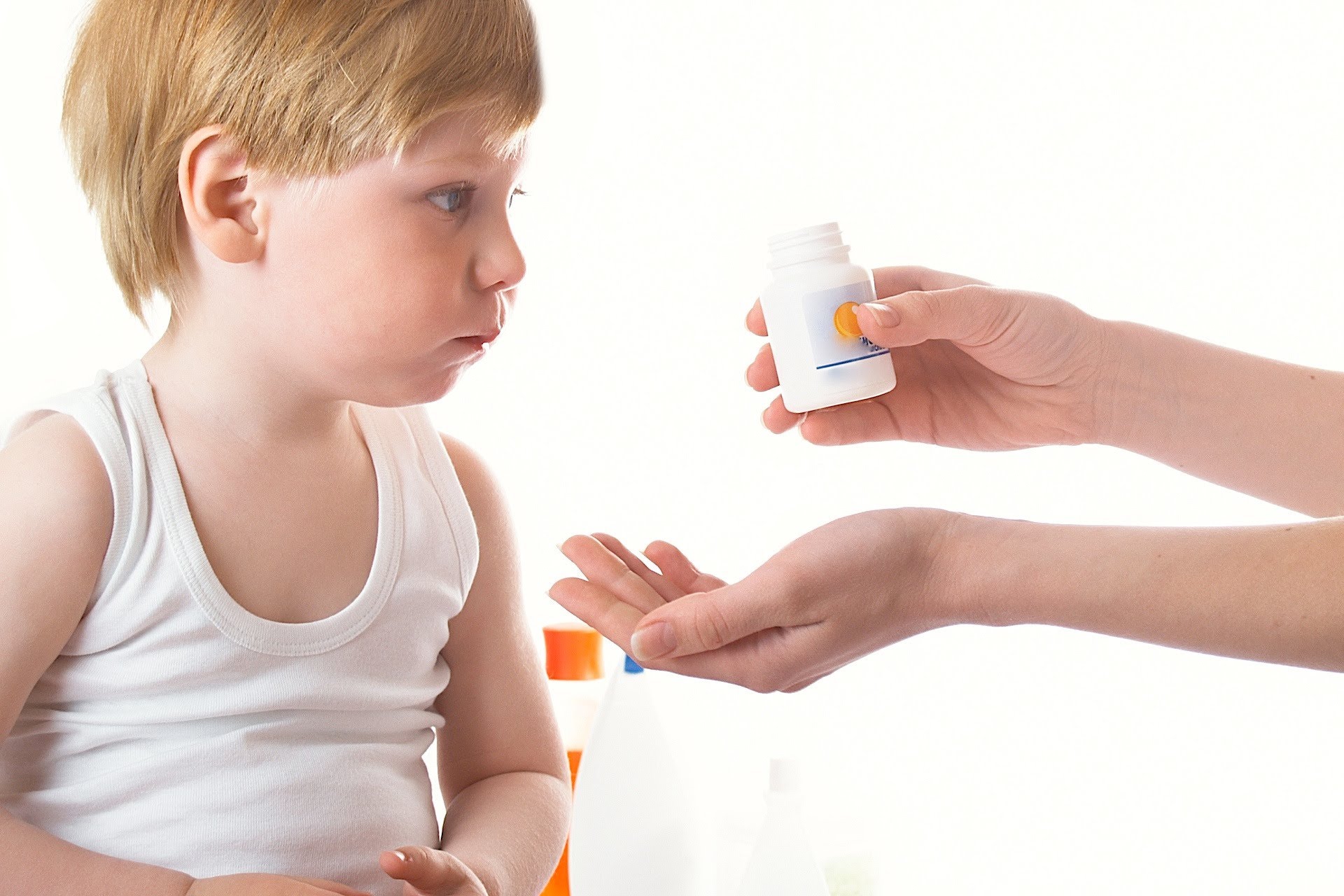Các bé có những triệu chứng nghiêm trọng nhưng không phản ứng với liệu pháp, được cho phép sử dụng thuốc methylphenidate liều lượng thấp, hoặc giả dược